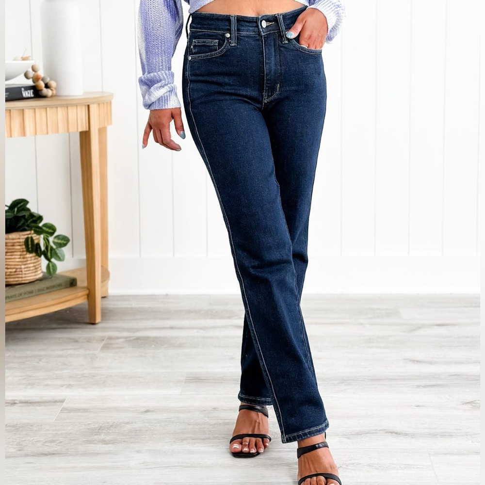 Judy blue straight leg tummy control. Size 3/26